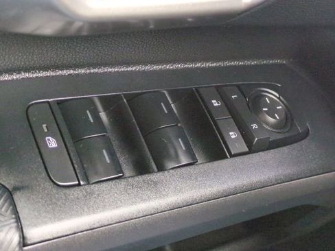 Used 2024 Toyota Tacoma TRD Off-Road image 23