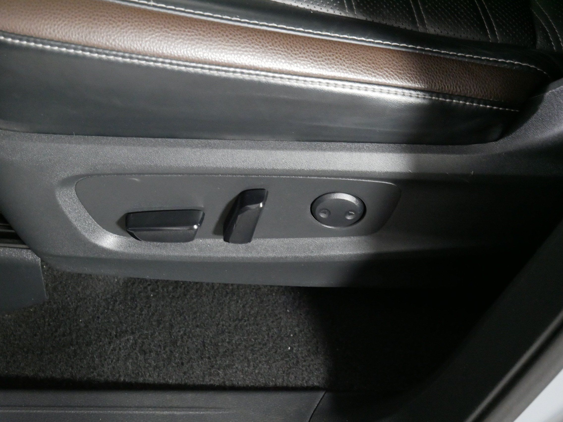 Used 2024 Nissan Pathfinder Platinum w/ Lighting Package (N93) AWD/4WD image 20