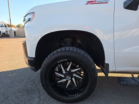 Used 2021 Chevrolet Silverado 1500 LT Trail Boss w/ Convenience Package II image 10