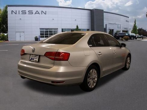 Used 2015 Volkswagen Jetta SE image 2