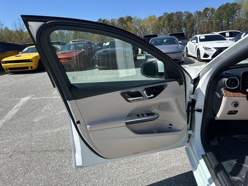 Used 2025 Mercedes-Benz C 300 4MATIC Sedan image 24