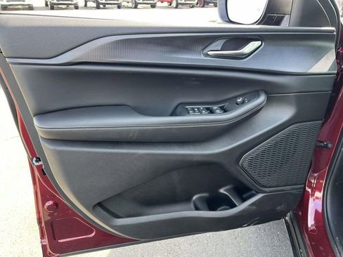 New 2026 Jeep Grand Cherokee L Laredo image 11