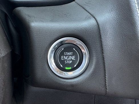 Used 2023 GMC Yukon XL SLT w/ SLT Premium Package image 23