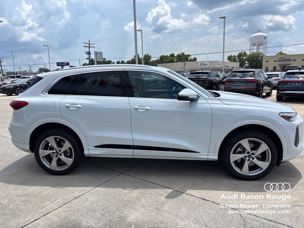 Used 2025 Audi Q5 Premium Plus w/ Premium Plus AWD/4WD image 4