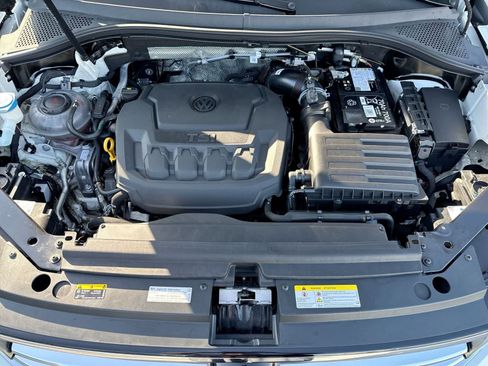 Used 2024 Volkswagen Tiguan SE AWD/4WD image 21
