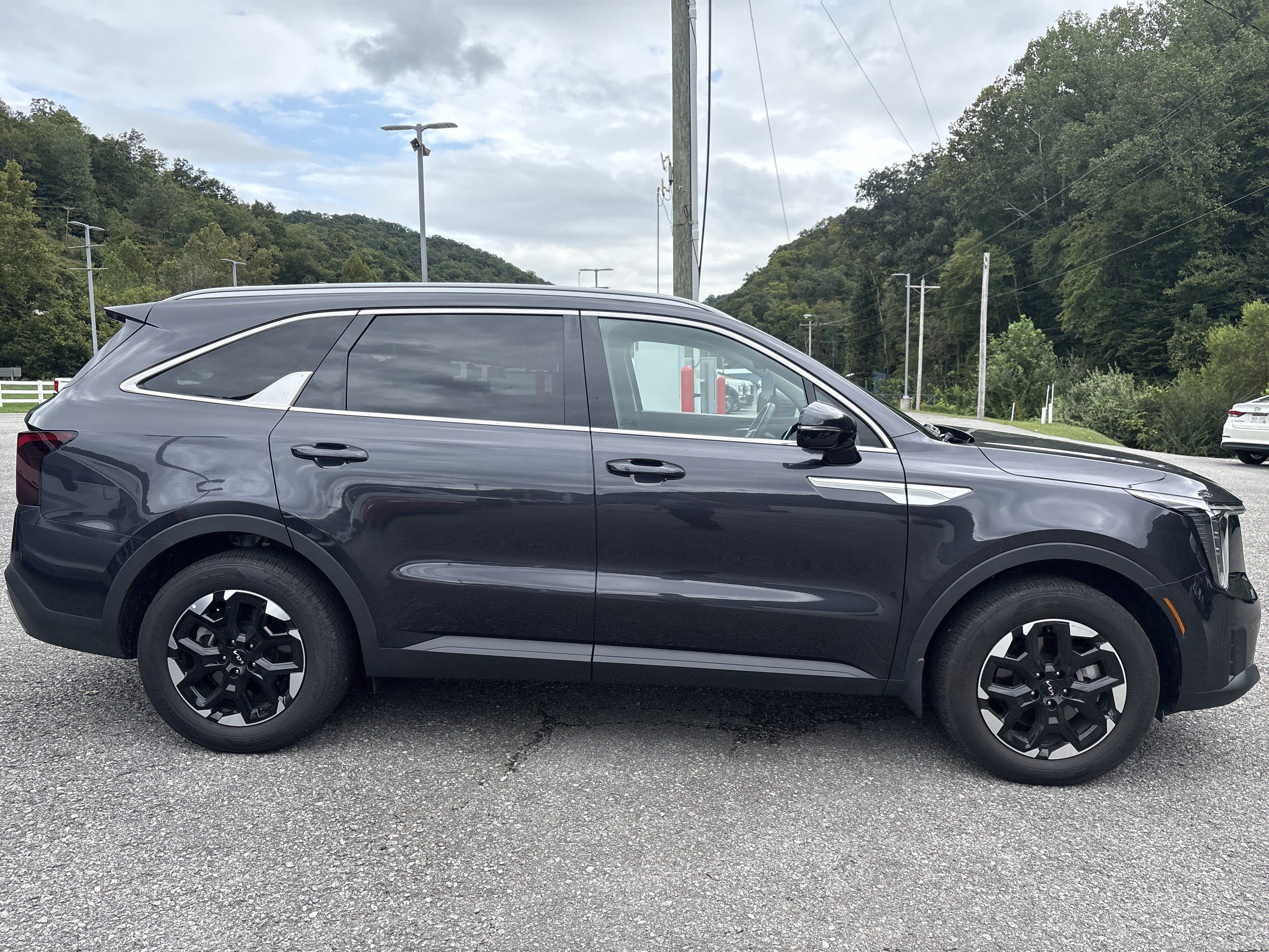 Used 2026 Kia Sorento S AWD/4WD image 3