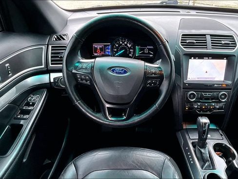 Used 2017 Ford Explorer XLT w/ Equipment Group 202A FWD image 7