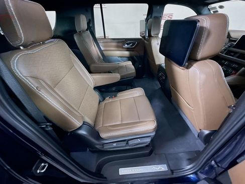 Used 2024 Chevrolet Suburban High Country w/ Advanced Technology Package image 31