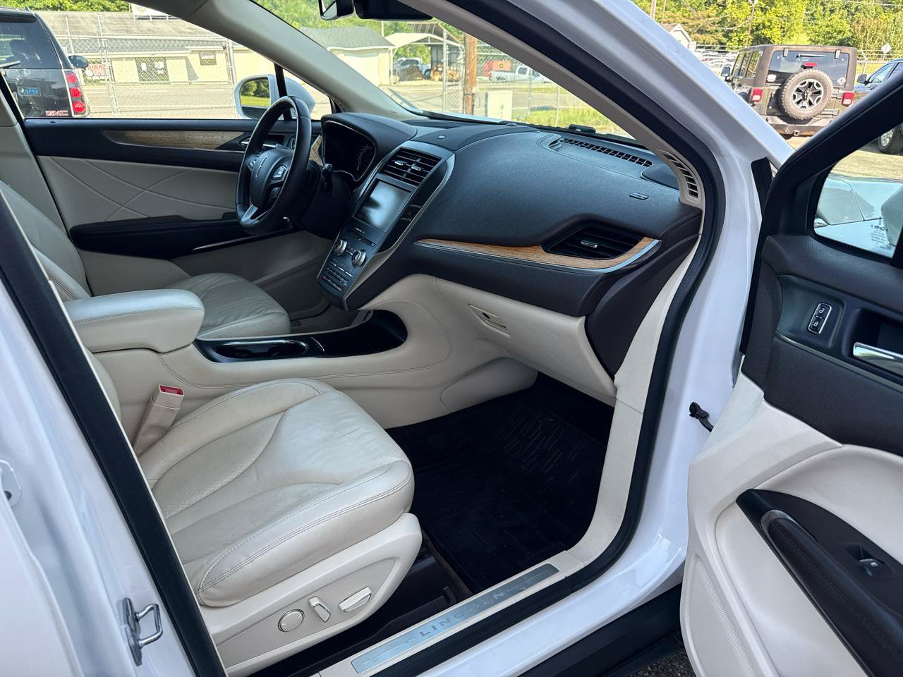 Used 2015 Lincoln MKC AWD w/ Equipment Group 101A Select image 11
