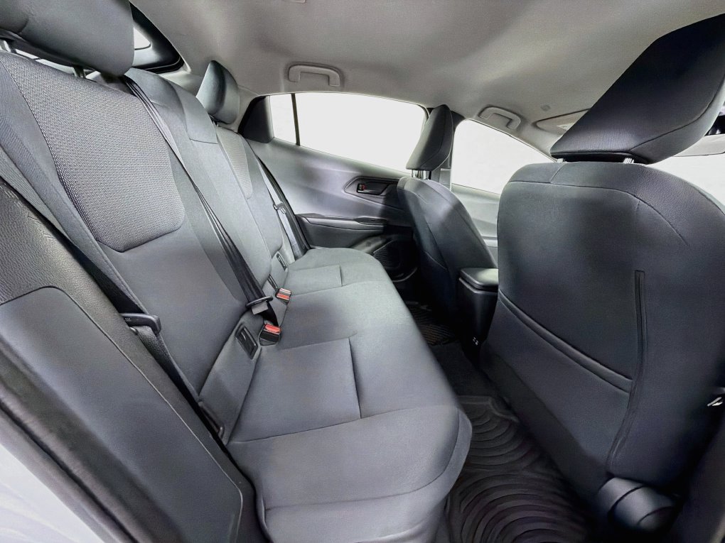 Used 2025 Toyota Prius LE FWD image 28