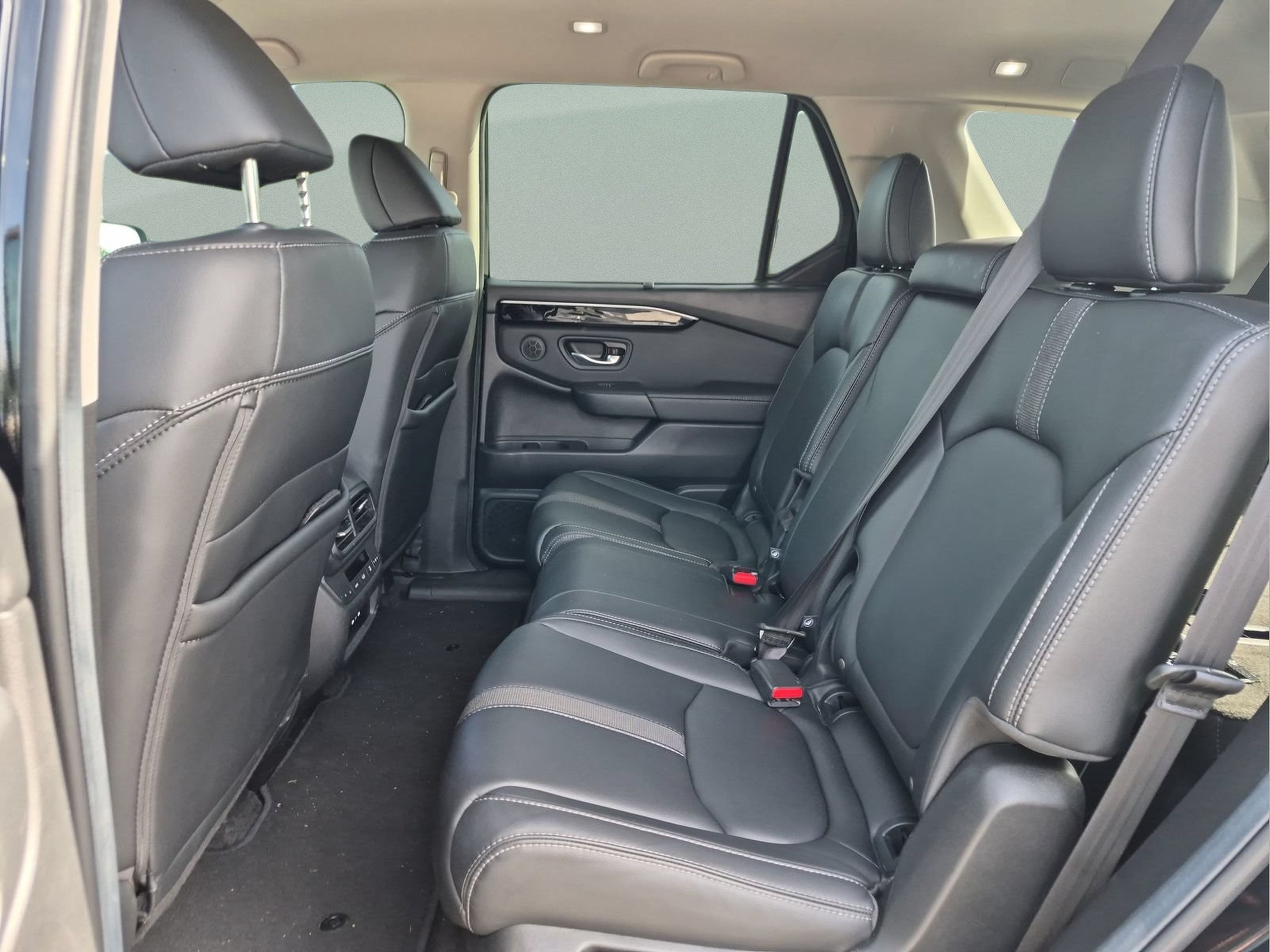 Used 2025 Honda Pilot EX-L image 17