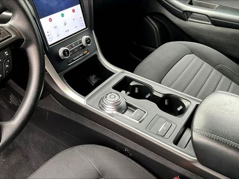 Used 2024 Ford Edge SE image 13