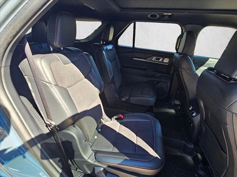 Used 2025 Ford Explorer ST image 19