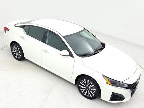 Used 2023 Nissan Altima 2.5 SV image 18