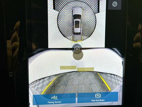 Used 2025 Volvo V90 B6 Cross Country Ultra w/ Climate Package image 14