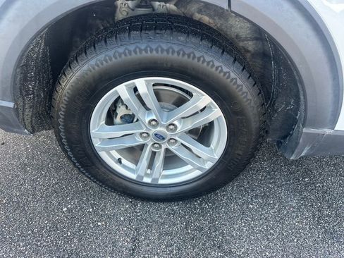 Used 2020 Ford Explorer XLT w/ Equipment Group 202A image 5