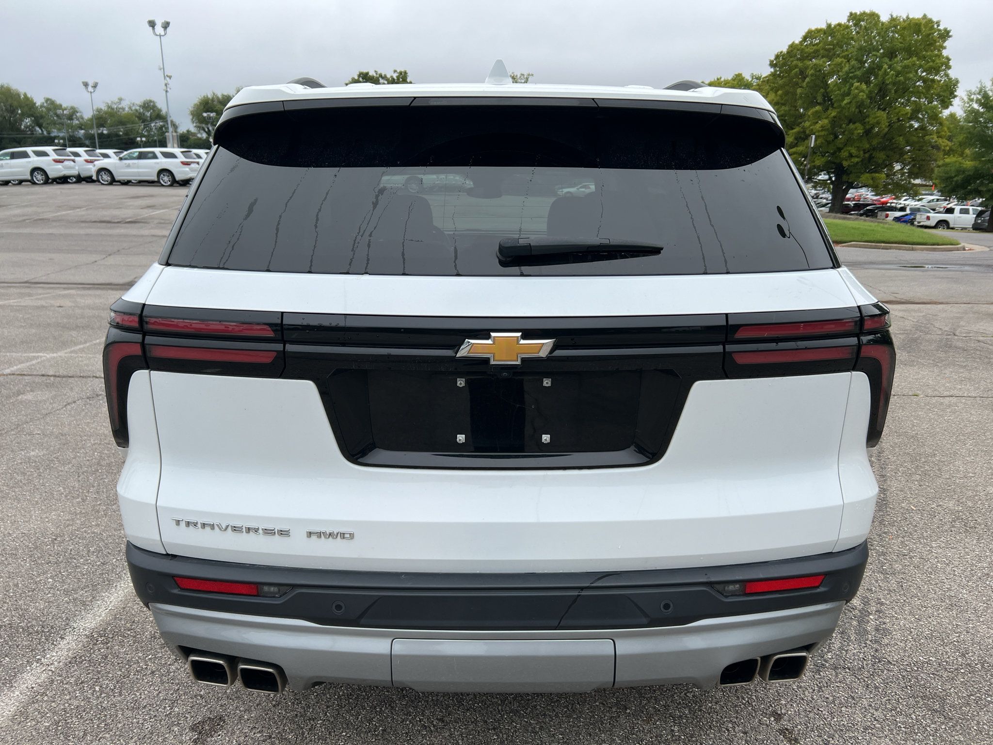 Used 2025 Chevrolet Traverse LT AWD/4WD image 4