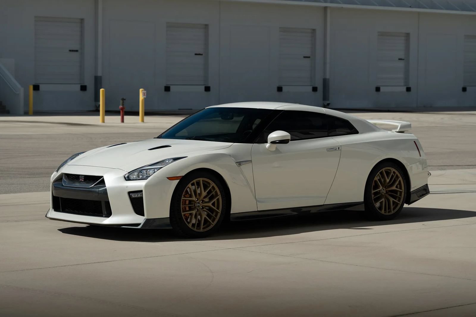 Used 2017 Nissan GT-R Premium w/ Premium Interior Package AWD/4WD image 9