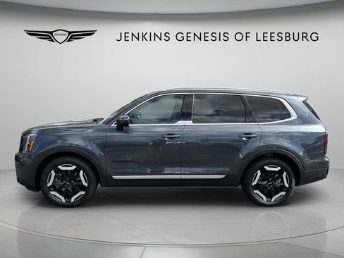 Used 2024 Kia Telluride EX image 9