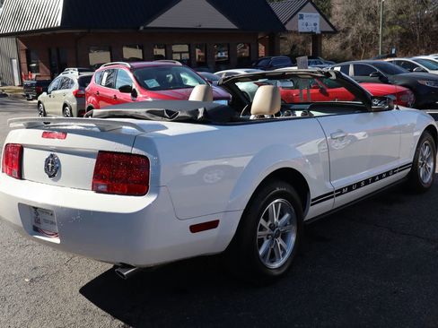 Used 2006 Ford Mustang Convertible image 6