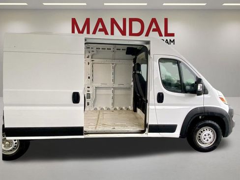Used 2025 RAM ProMaster 2500 w/ Convenience Group FWD image 13