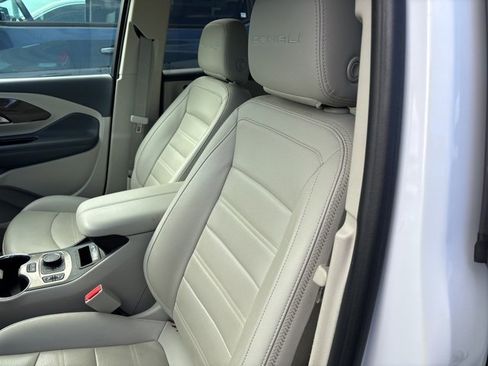 Used 2022 GMC Terrain Denali w/ Denali Premium Package image 7