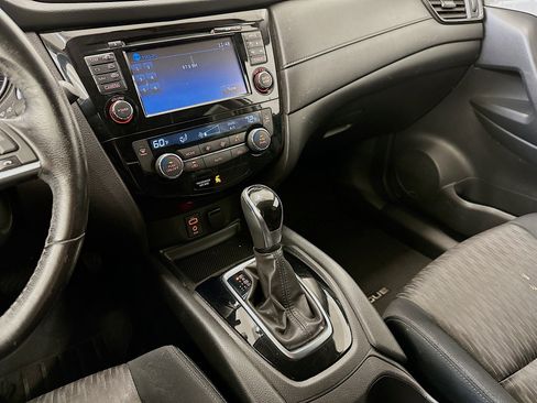 Used 2017 Nissan Rogue SV w/ SV Premium Package image 26