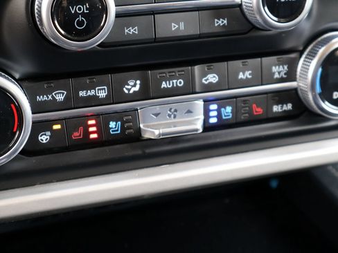 Used 2024 Ford Expedition XLT RWD image 23