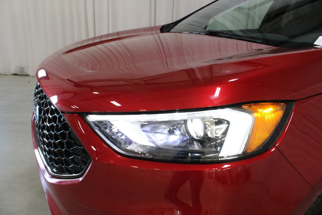 Used 2020 Ford Edge ST-Line w/ Cold Weather Package FWD image 32