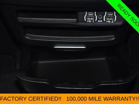 Certified 2025 Chrysler Pacifica Select FWD image 33