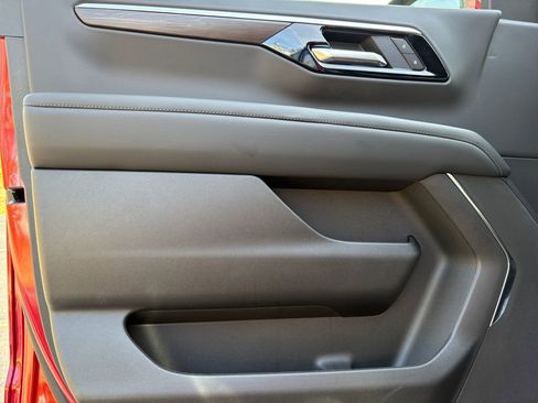 New 2026 Chevrolet Suburban LS image 12