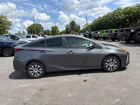 Used 2020 Toyota Prius LE AWD/4WD image 2