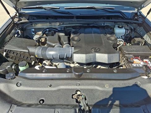 Used 2022 Toyota 4Runner SR5 AWD/4WD image 30