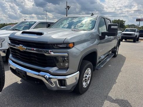 Used 2025 Chevrolet Silverado 2500 LT w/ Convenience Package AWD/4WD image 4
