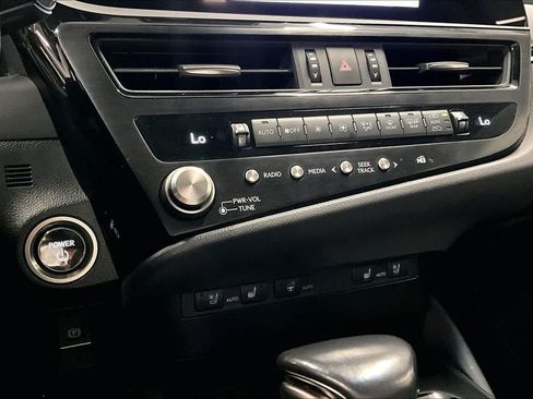 Used 2025 Lexus ES 300h w/ Premium Package FWD image 35