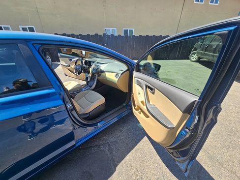 Used 2013 Hyundai Elantra GLS w/ Preferred Pkg image 11