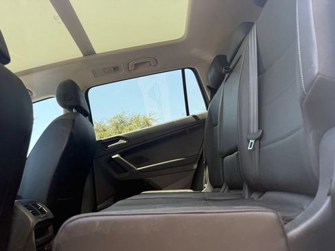 Used 2018 Volkswagen Tiguan SEL AWD/4WD image 12