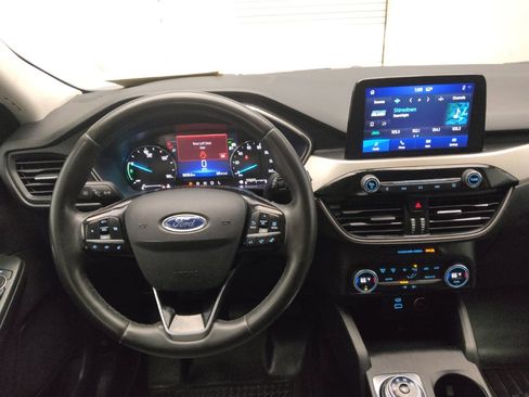 Used 2021 Ford Escape SE w/ SE Sport Appearance Package image 22