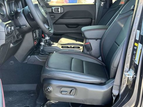 Used 2026 Jeep Wrangler Unlimited Rubicon AWD/4WD image 13