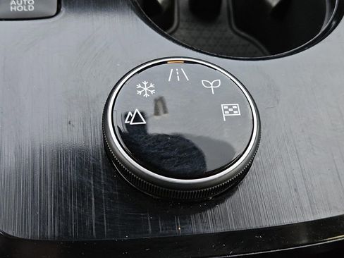 Used 2024 Nissan Rogue SV image 15