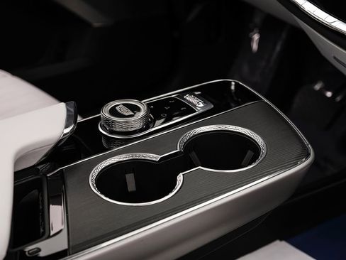 Used 2025 Cadillac Lyriq Luxury image 23