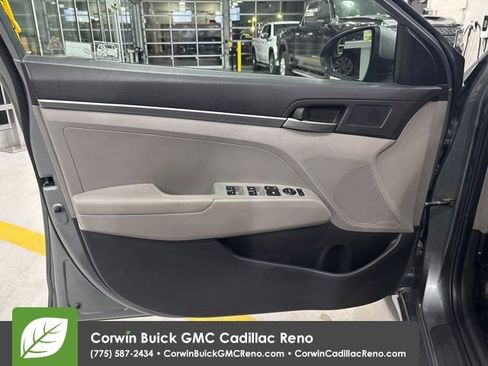 Used 2017 Hyundai Elantra SE image 11