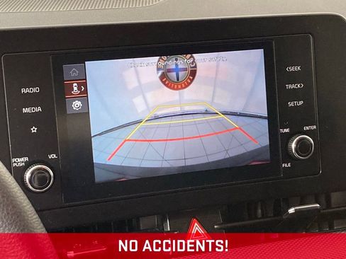 Used 2025 Kia Sportage LX image 4