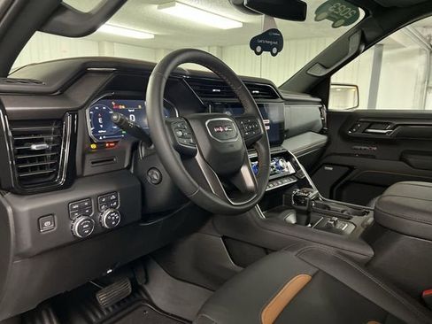 Used 2023 GMC Sierra 1500 AT4 w/ AT4 Preferred Package image 10