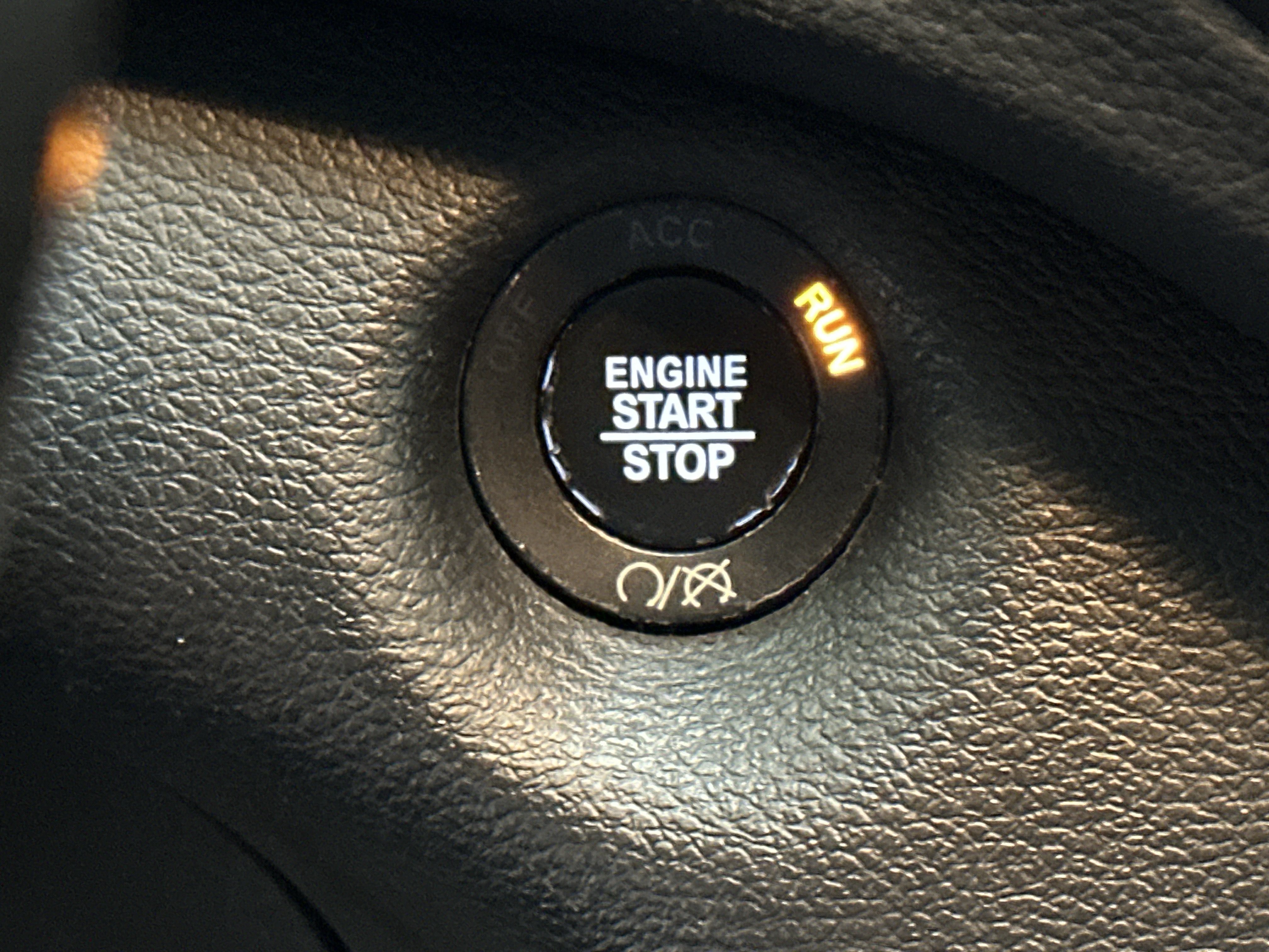 Used 2020 Jeep Cherokee Latitude Plus w/ Comfort/Convenience Group AWD/4WD image 28