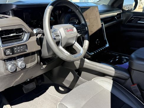 Used 2025 GMC Yukon Elevation image 9