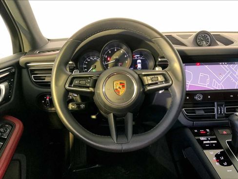 Certified 2023 Porsche Macan image 15