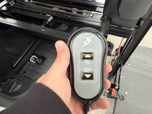Used 2020 Chrysler Pacifica Touring-L FWD image 33