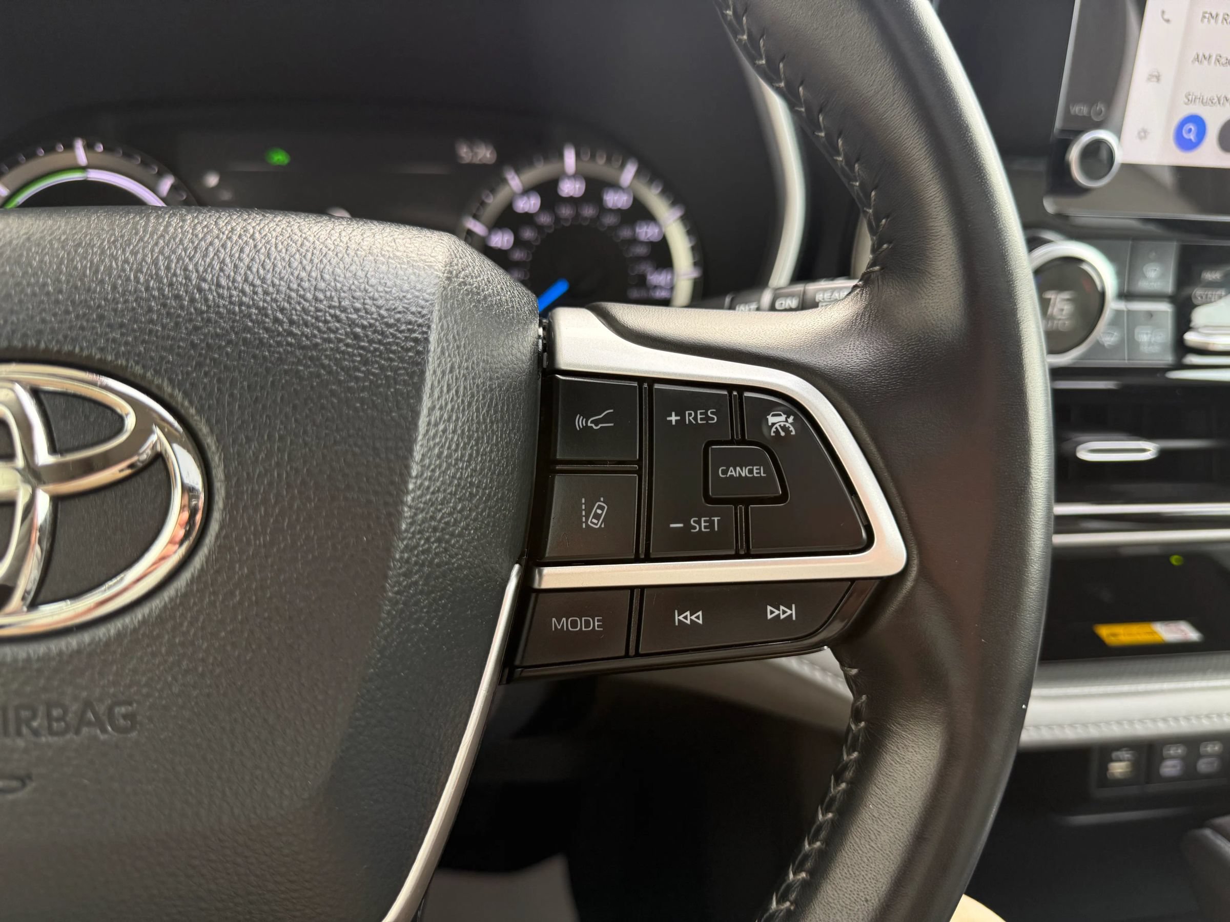 Used 2025 Toyota Highlander XLE AWD/4WD image 21