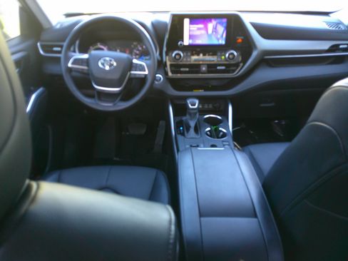 Used 2023 Toyota Highlander XLE image 33